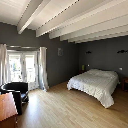 بيت للعطل La Maison Du Chene 3 *